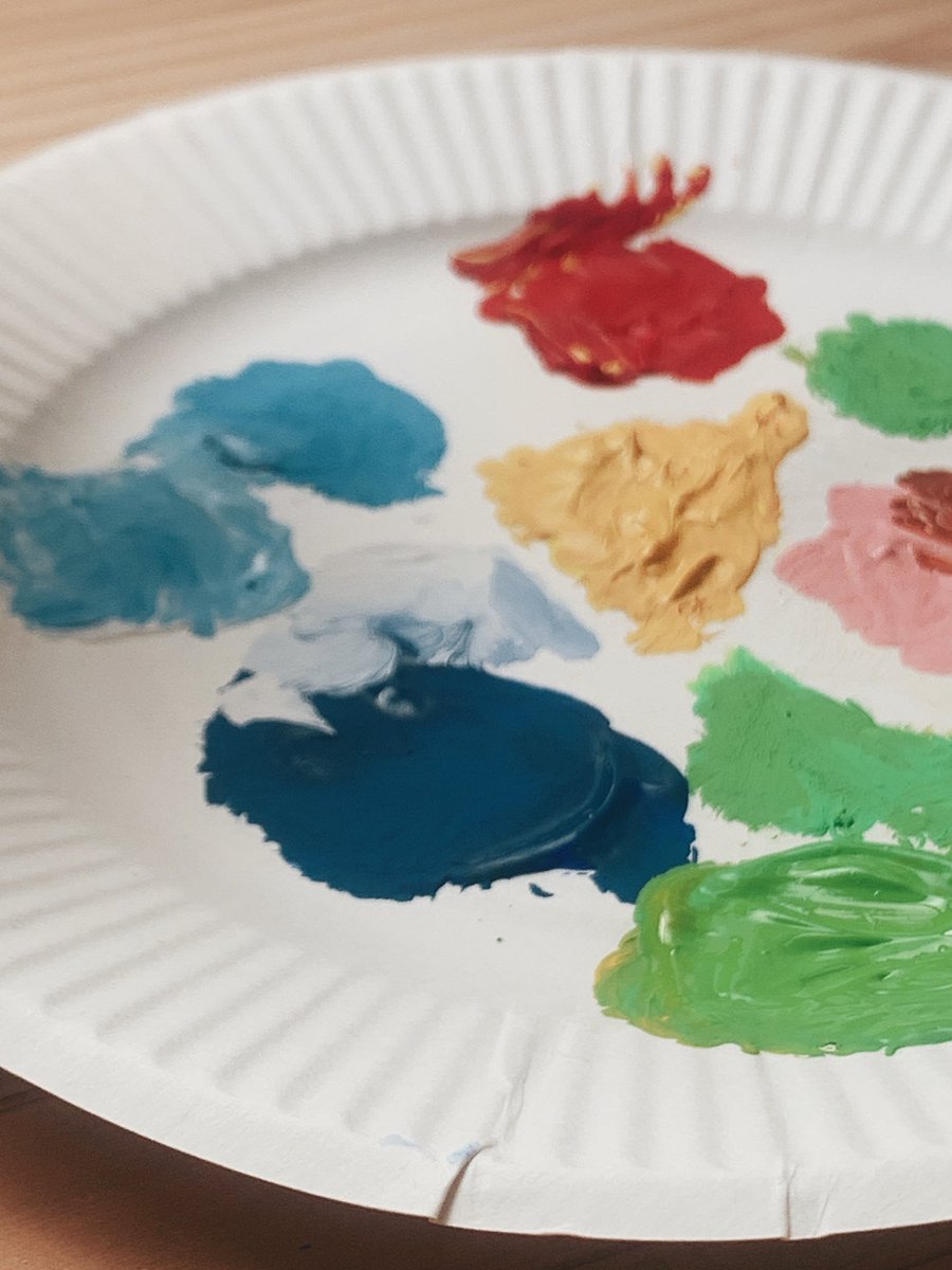 久々にアクリル絵の具で遊んだ！
楽しい〜☺️☺️
