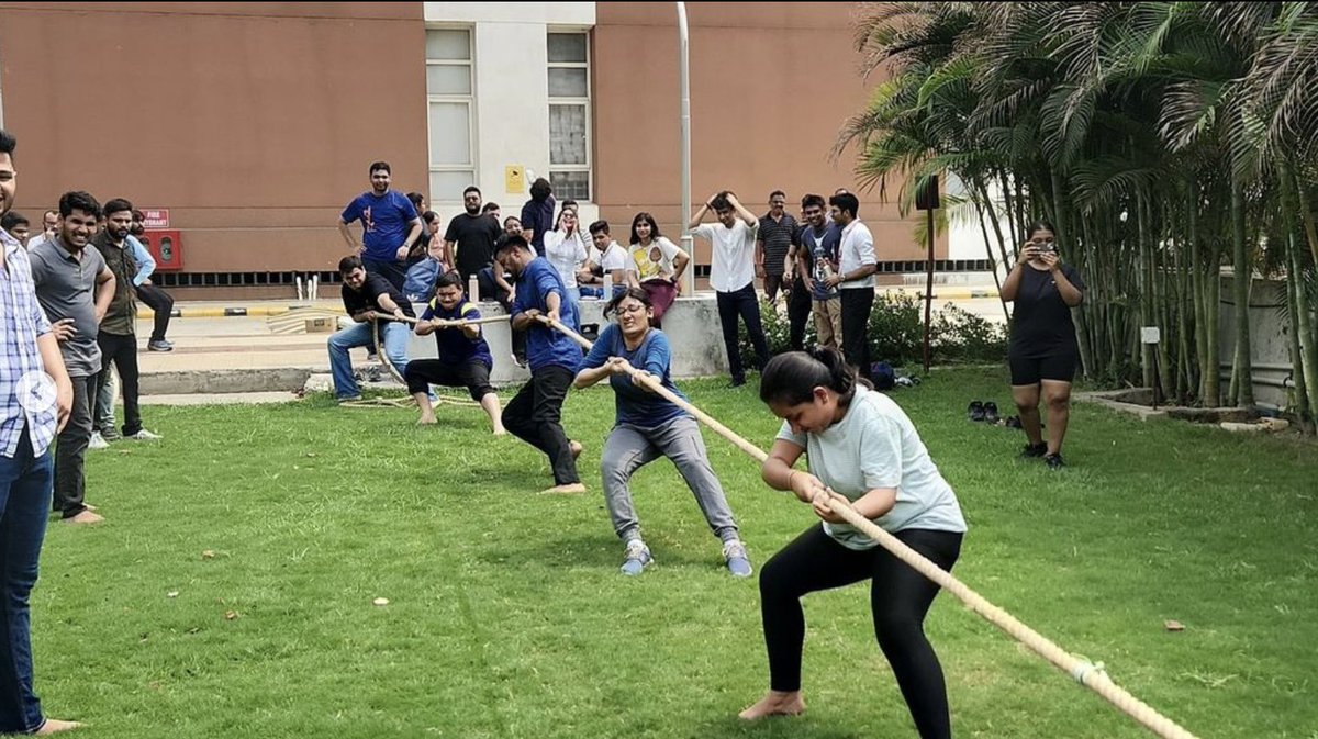 sibmnoida's tweet photo. Today’s tug-of-war event, organized by the Sports Club, was filled with enthusiasm and high spirits. A huge thanks to everyone for participating, especially the students of MBA 2024-26. Congratulations to the winning team! https://t.co/riYS0i82g0