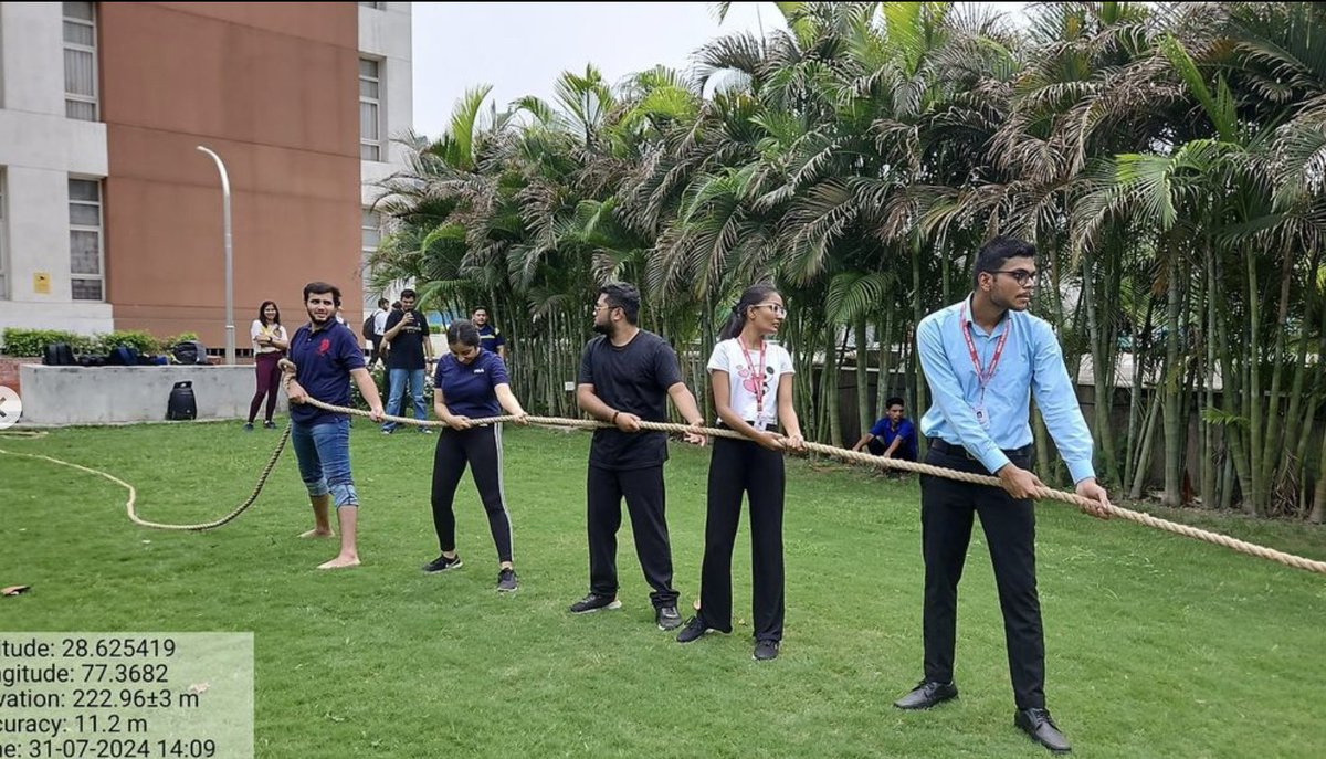sibmnoida's tweet photo. Today’s tug-of-war event, organized by the Sports Club, was filled with enthusiasm and high spirits. A huge thanks to everyone for participating, especially the students of MBA 2024-26. Congratulations to the winning team! https://t.co/riYS0i82g0