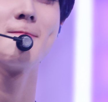 보조개 너무 아기 겸댕아.. 🥹🥹