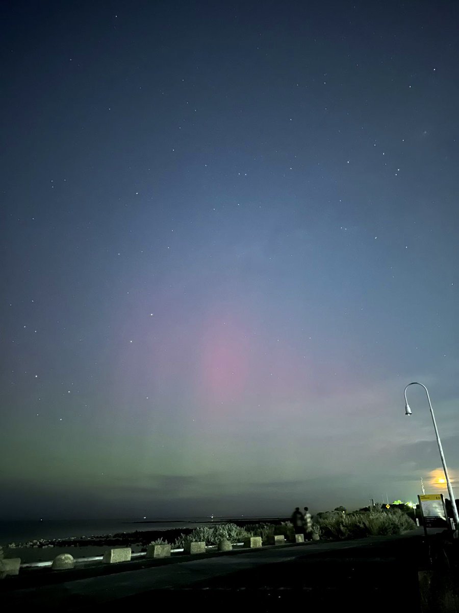 ELeeansyah's tweet image. With all these aurora sightings going on, here is a pic of #AuroraAustralis (southern lights) my brother took last night in Melbourne. Must have been a strong geomagnetic storm to be able to see from Melb’s latitude! Photo credit to my brother.