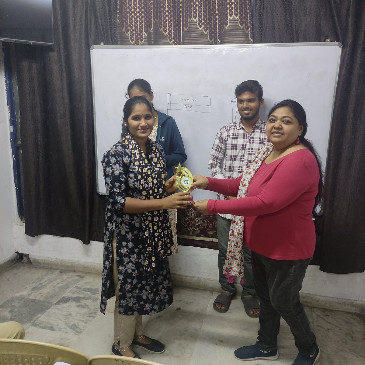 EnlishEngine's tweet photo. English English 8 PM Batch Students participated in an exciting flag activity.
#funnyactivities #confidencebuilding
#teambuilding #teamwork
#spokenenglish
#publicspeaking
For More Details ;
Call now : 8019646484
Visit : https://t.co/yrcODvW9lx https://t.co/G56igXRfMo