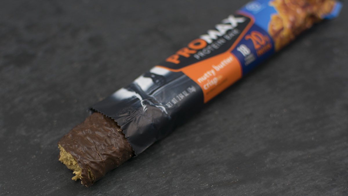You can't go wrong with Promax Nutty Butter Crisp after a workout...Crunchy peanuts and creamy chocolate are a classic favorite!🥜🍫 #workout #postworkout #proteinbar