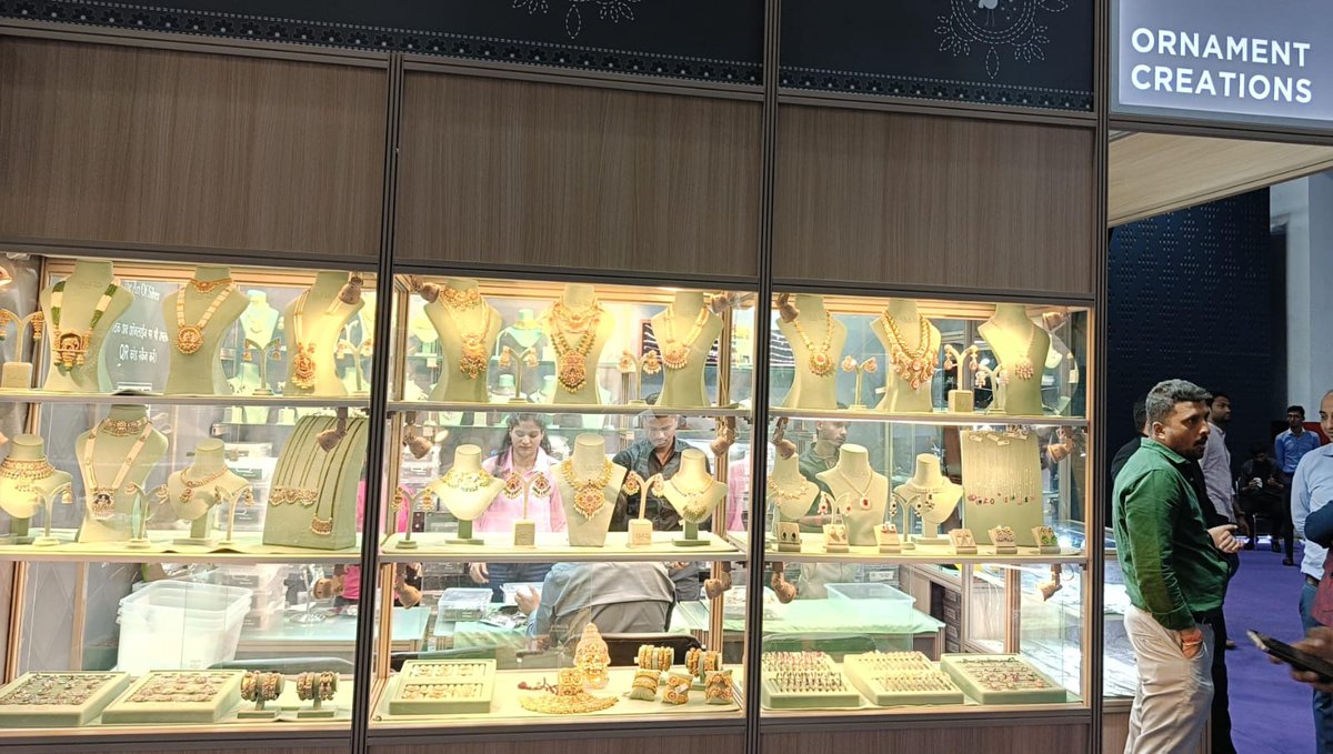 ocmumbai__'s tweet photo. The energy at the event keeps getting better! From inspiring sessions to engaging activities, today was all about our exclusive silver jewellery collections. Check out some of the best in silver jewellery we have with us through the event at IIJS Premiere 2024. https://t.co/uSzA3IZkQK