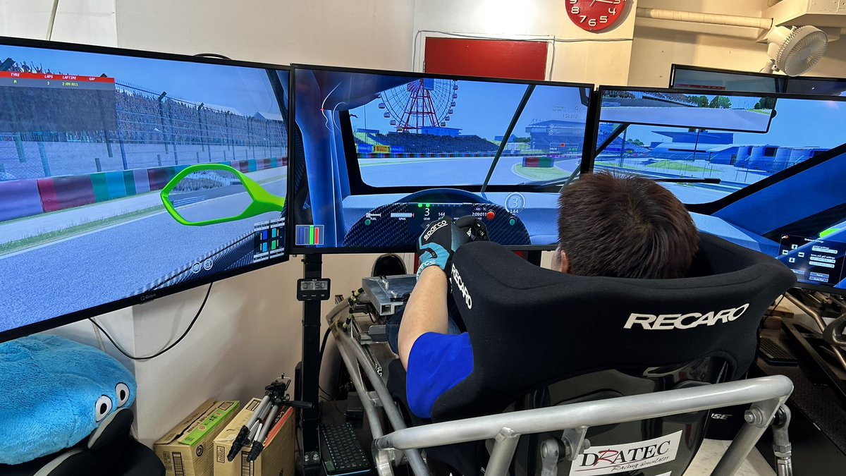 Monsterabc2's tweet image. さぁ！始まりました‼️

まずは慣しドライブでFSH Racingの
ホームコース、鈴鹿サーキットでの
タイムトライアル‼️

慣れていないSIM、初めてのSIMで
果たしてメンバーのタイムは？！

@eg8civic_dratec 
#dratec #FSH #FSHRACING