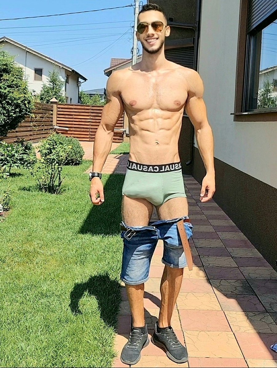 BigDan162's tweet photo. My neighbours are fascinated by my 🍆 https://t.co/90NqYrWaTL