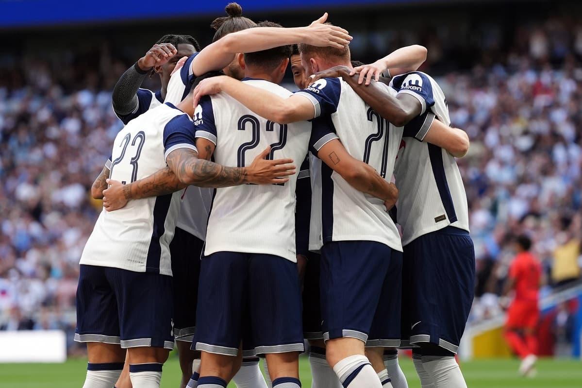 NationalWorld's tweet photo. 10 of Tottenham Hotspur’s most famous fans: From Adele to Mark Wahlberg https://t.co/Va38GShxS4 https://t.co/9ykH3tFVZF
