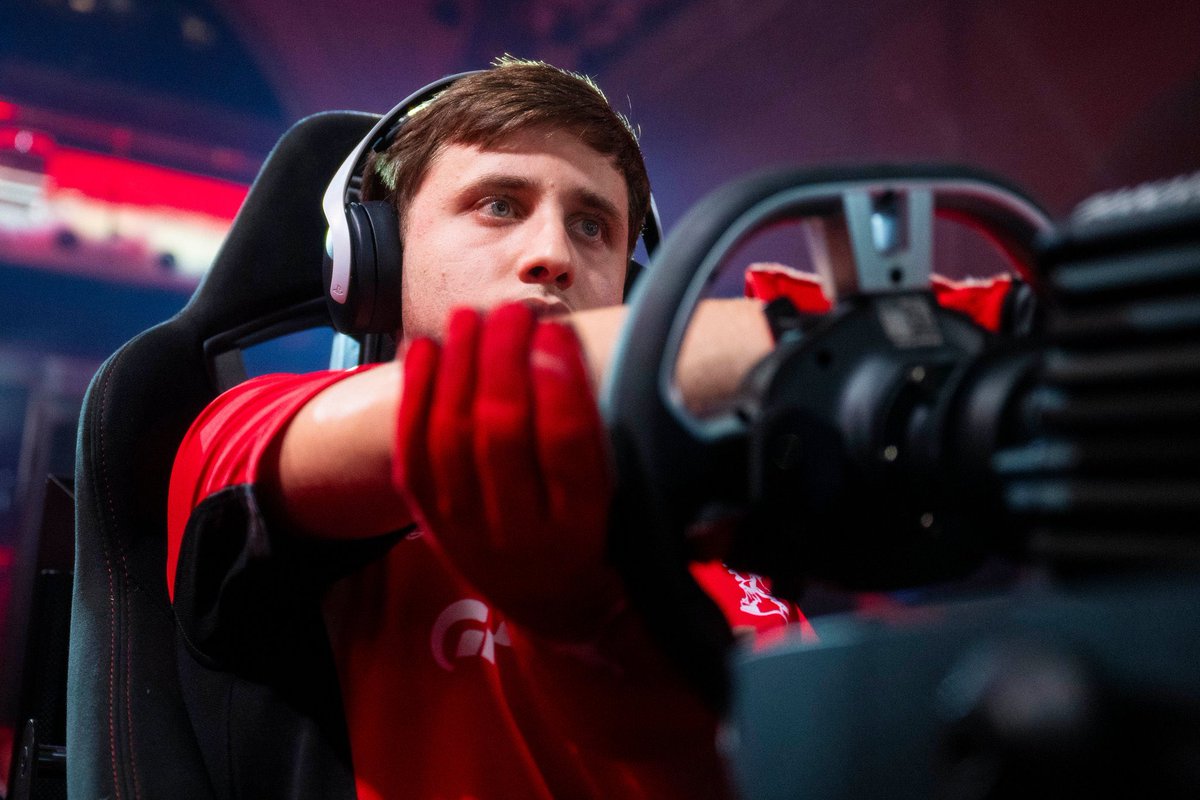 😍¡QUÉ ORGULLO!

¿Alguien puede explicar qué fue la remontada de <a href="/ERM_NicoRD/">Nicolás Romero</a> en Red Bull Ring este fin de semana en Praga🇨🇿?🤭

De estar P10, a terminar P4 por ser el primero en arriesgar poniendo neumáticos de seco🤯

✅¡Ya te hemos visto hacer de esas...¡Y COMO NOS GUSTA!😎😍