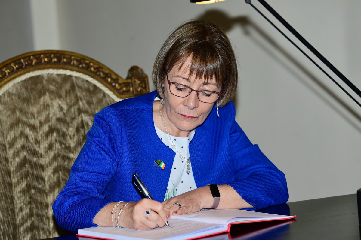 IrlEmbTanzania's tweet photo. Ireland’s 🇮🇪 new Ambassador to Tanzania 🇹🇿 Nicola Brennan was honoured to present her credentials to President of the United Republic of Tanzania, Dr Samia Suluhu Hassan, and to discuss deepening the strong, long-standing bilateral cooperation between Ireland & Tanzania. https://t.co/fSviParfbr