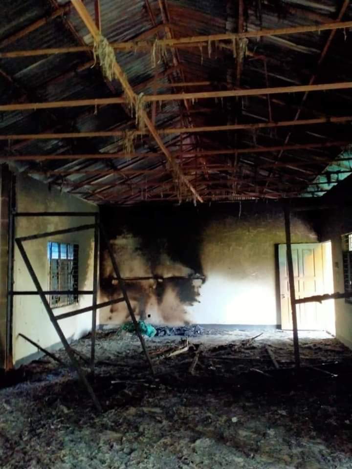 HinduVoice_in's tweet photo. Now, Islamists are attacking Christian minorities in #Bangladesh. 

On the night of 12/08/2024, Islamists attacked a Church in #Dhaka. 

Islamists vandalised the Church and a statue inside it  and set ablaze the Church. 

The Church is situated in Kachpur village under Narayangarh Upazila of Dhaka district.