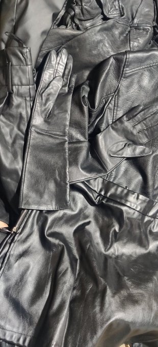 私と一緒に革にまみれたい？💓  #レザーフェチ #革フェチ #leather #fetish #女装 #crossdresser https://t.co/N0XLU3Apf8<a href="/tag/%E3%83%AC%E3%82%B6%E3%83%BC%E3%83%95%E3%82%A7%E3%83%81"class="tags">#レザーフェチ</a><a href="/tag/%E9%9D%A9%E3%83%95%E3%82%A7%E3%83%81"class="tags">#革フェチ</a><a href="/tag/leather"class="tags">#leather</a><a href="/tag/fetish"class="tags">#fetish</a><a href="/tag/crossdresser"class="tags"><span>#crossdresser</span></a><a href="/tag/%E5%A5%B3%E8%A3%85"class="tags"><span>#女装</span></a>