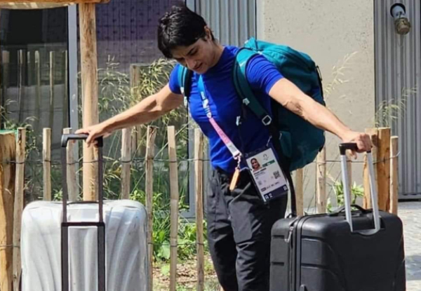xtratimeindia's tweet photo. Paris Olympics 2024: Vinesh Phogat's appeal verdict expected as she departs Paris, remains silent
#VineshPhogat #Paris2024 #Olympics #Wrestling #CASAppeal #ParisOlympics2024
Details in here 👇
https://t.co/XdAtyOvmno https://t.co/IScw2z9tkr