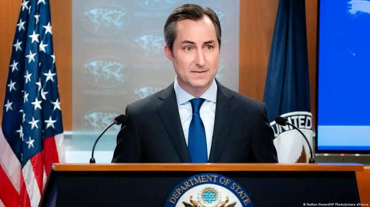 DOGDEGA's tweet photo. 🇺🇲🇮🇷🇷🇺"Los planes de Irán de suministrar a Rusia cientos de misiles balísticos provocarán una fuerte escalada de tensiones",afirmó el portavoz del Departamento de Estado de Estados Unidos,Matthew Miller

¿Pero invadir Rusia con armas de la otan no provoca escalada de tensiones?🤔 https://t.co/nL1h4I4v6y
