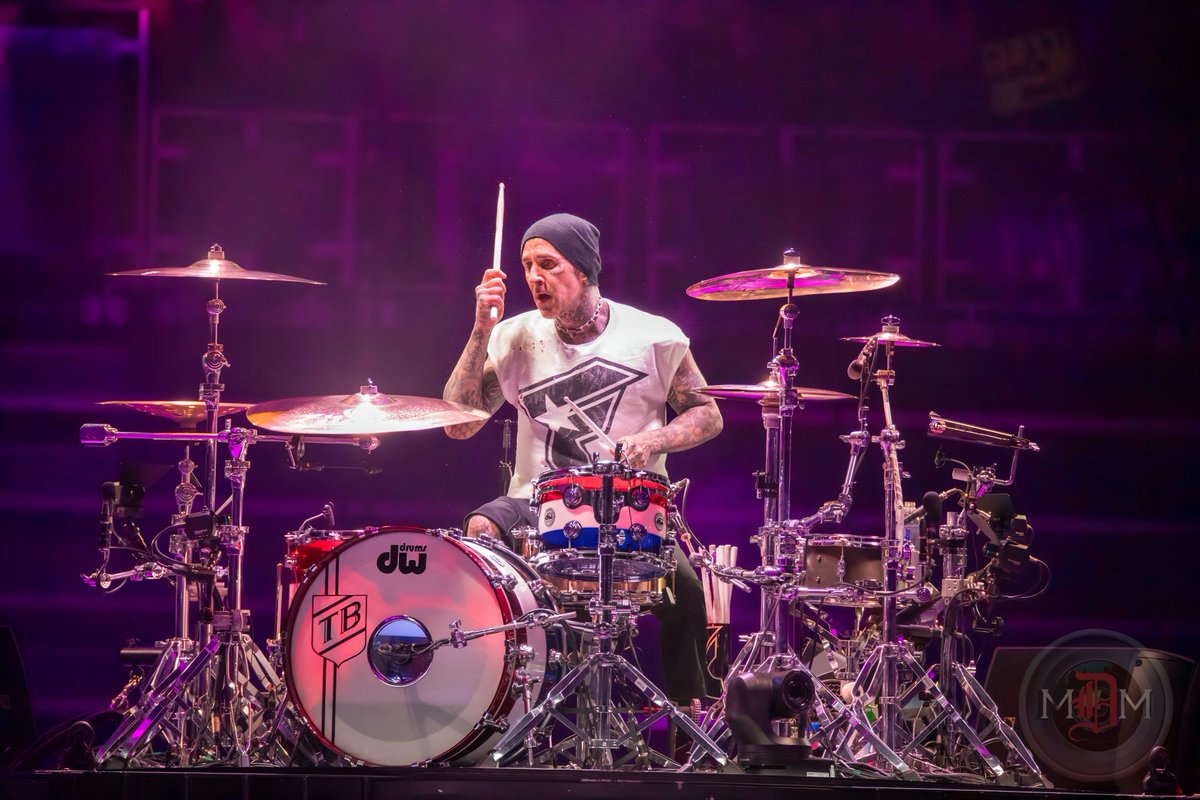 detroitmediamag's tweet photo. @travisbarker @blink182 last night at @LCArena_Detroit 🔥#onemoretimetour https://t.co/afAWVp3JRv