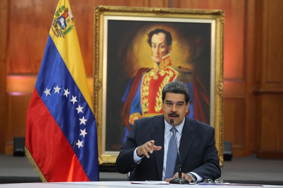 ¿Debe República Dominicana darle asilo a Maduro? 😨Nuestro país en la lista que Estados Unidos le habría ofrecido al dictador para exiliarse. Atentos a YouTube. 

Alofoke.FM 

#EstoNoEsRadio