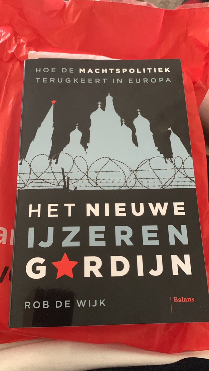 PatrickRossen's tweet photo. @robdewijk Een eyeopener en mooie inkijk in een stukje van uw loopbaan, leerzaam en interessant! Mooi geschreven, compliment @robdewijk . https://t.co/AubdrzkJxH