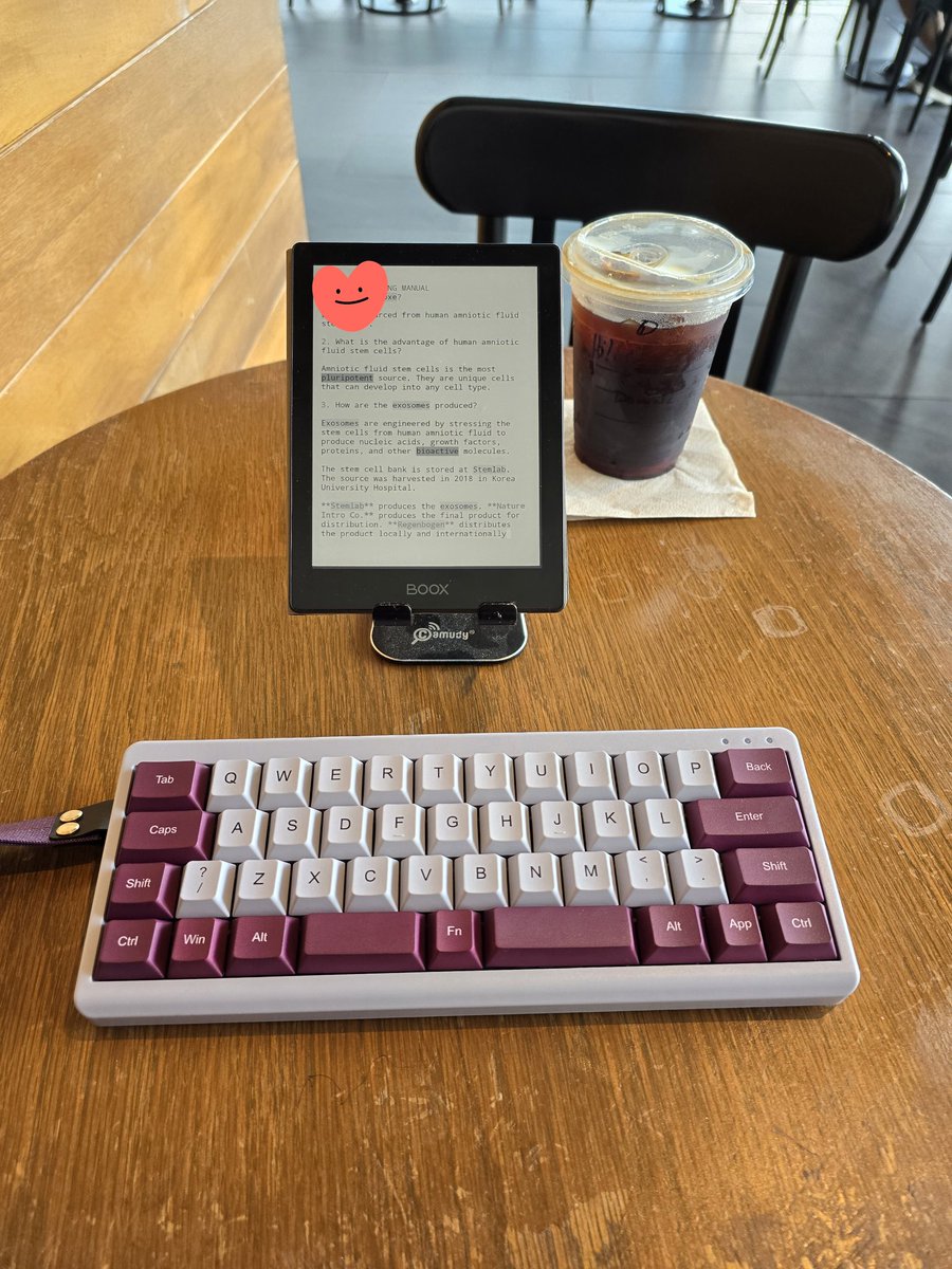 domvmd's tweet image. #distractionfreewriting Keyboard, screen, coffee.