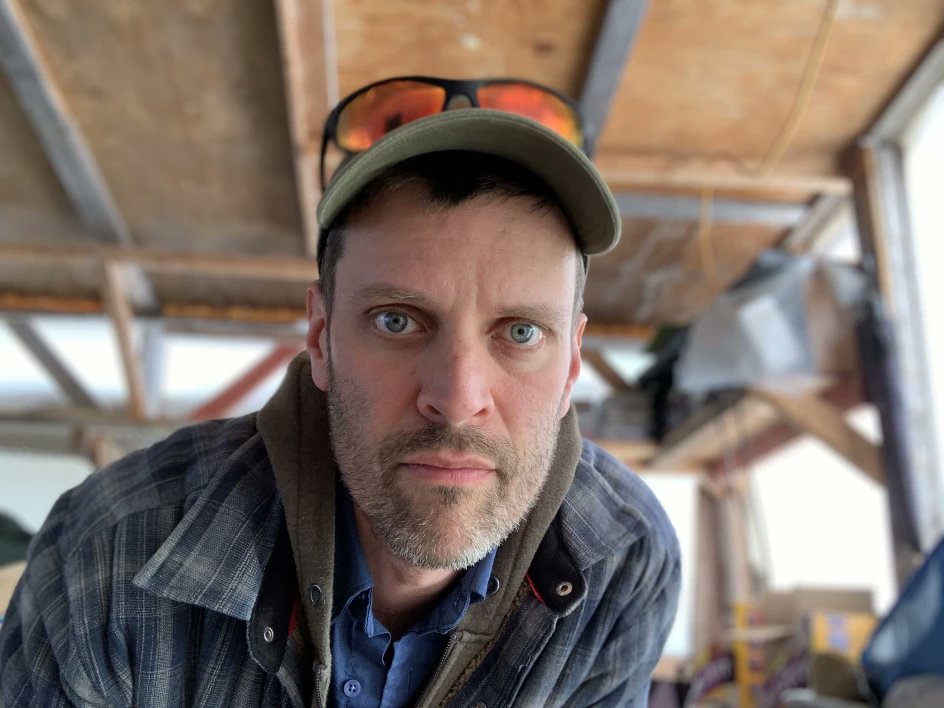 Tim Boucher, l'auteur de 120 livres écrits avec l'IA actualitte.com/a/3PUR9oGE

#TimBoucher #IntelligenceArtificielle #IA #AI #ChatGPT #auteur #livres #romans #artiste