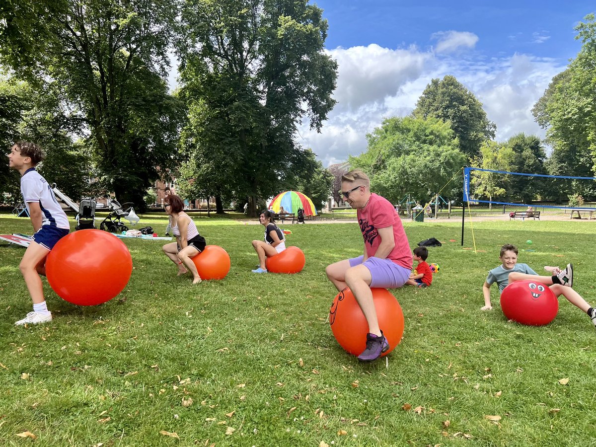 Some highly competitive  FREEMOOVEMENT Space Hopper racing in Belmont park today!