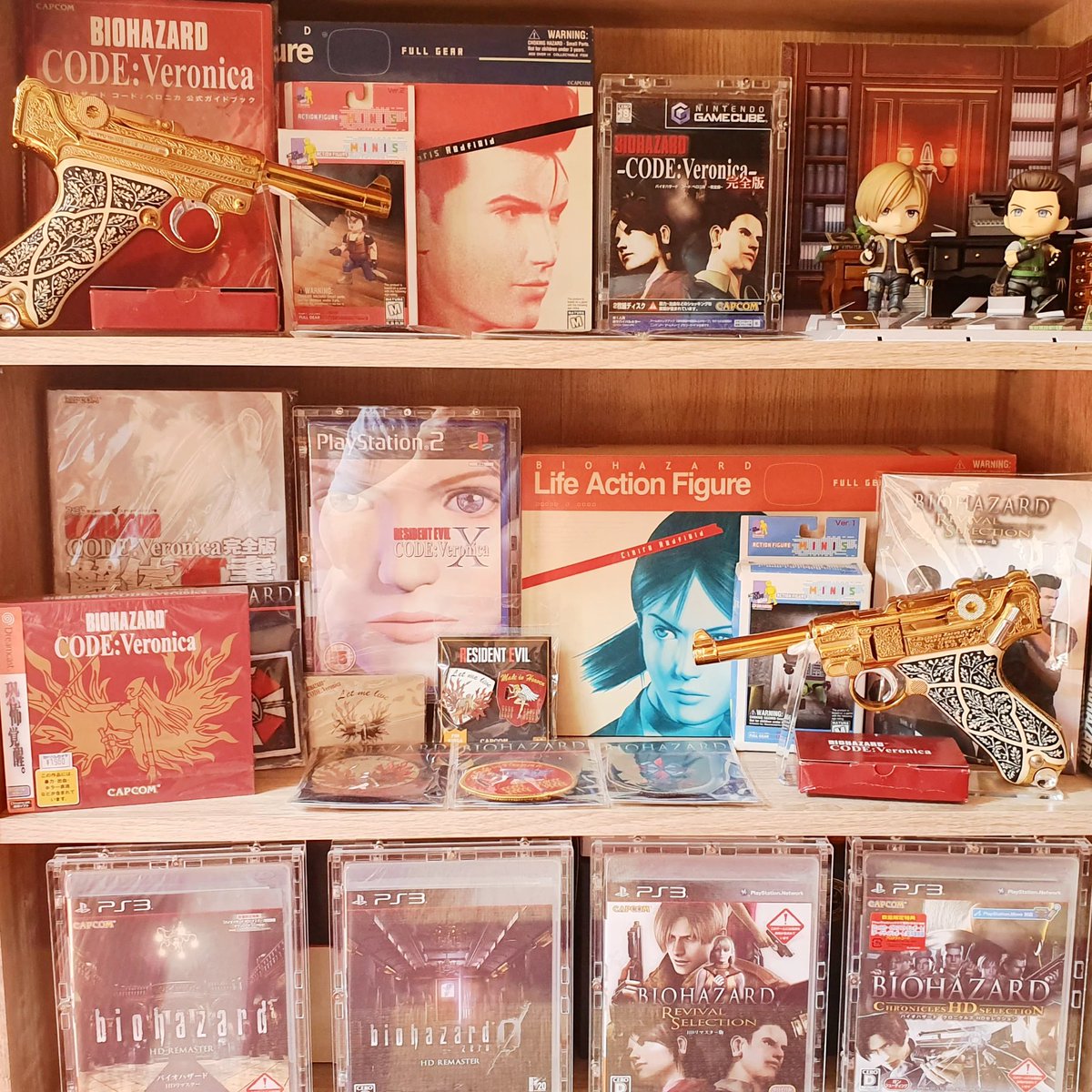 Re-arranged my Code Veronica section, a little. 🧡❤

#ResidentEvil #ChrisRedfield