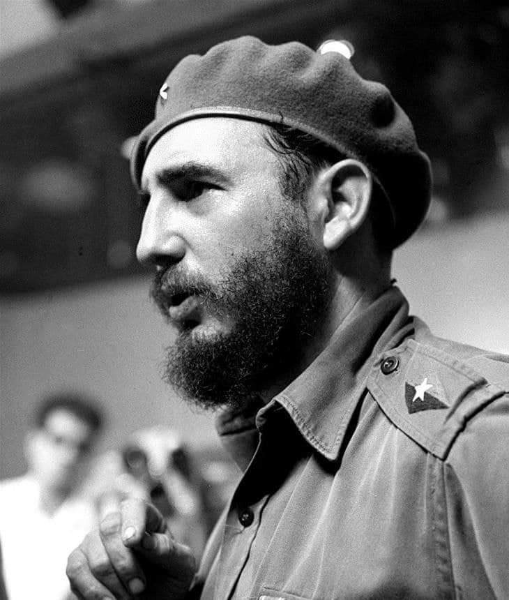 “Comandante en Jefe, ordene”.

Seguimos llevando el rumbo de la historia. 

Seguimos fieles a usted. 

Fidel, tu pueblo te ama.
#FidelPorSiempre