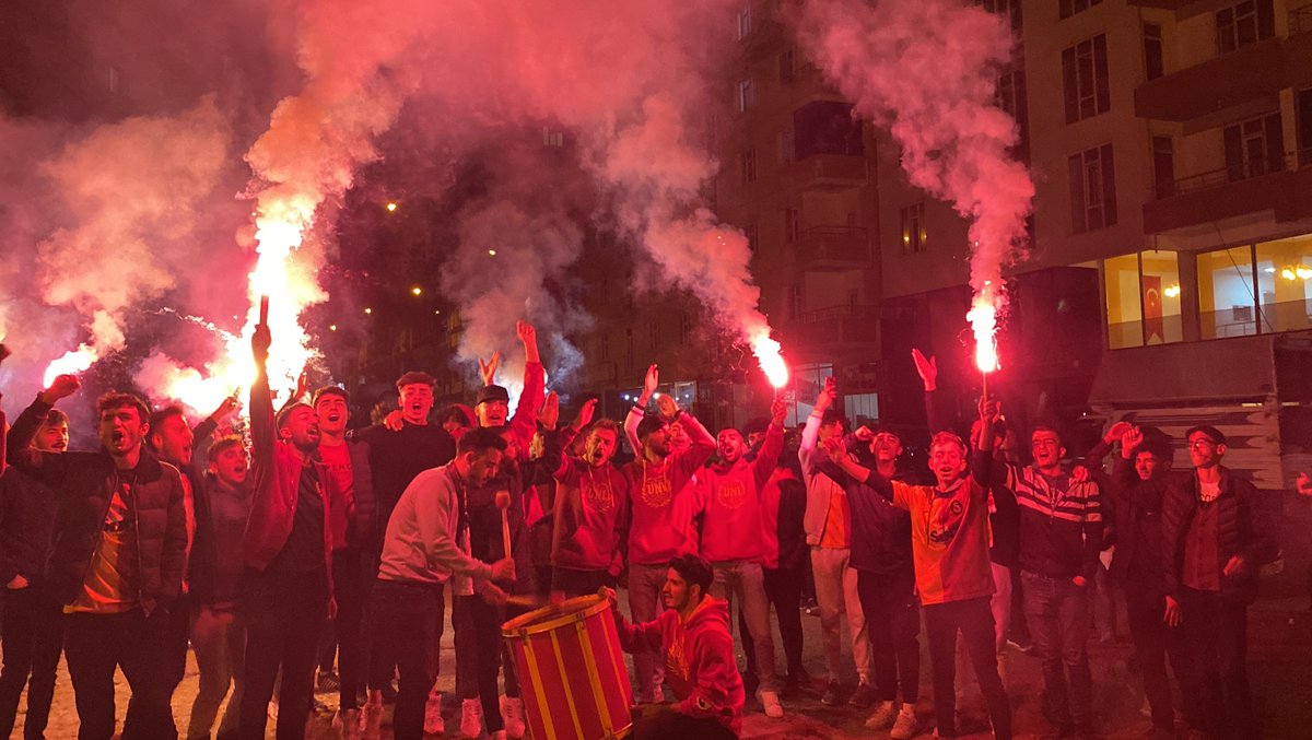 Üniversitemizi kazanan kardeşlerimizi tebrik eder, Kampüslerin Tek Efendisi olma yolunda aramızda görmekten mutluluk duyarız.
#ultrAslanUNI
#DoğuAnadoluBölge