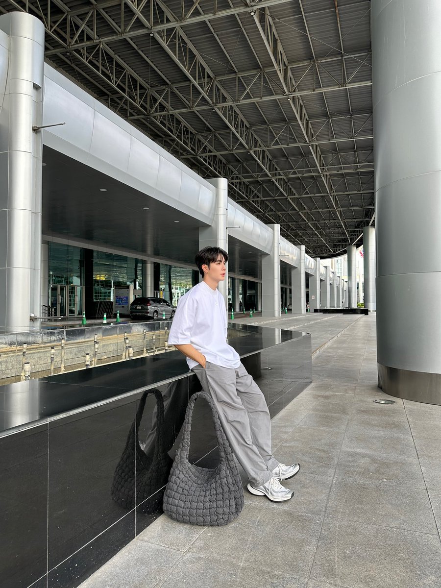 zee_pruk's tweet photo. วนลูปอยู่ที่เดิม ที่ impact arena #ZeePruk https://t.co/EYoJSvuL7b