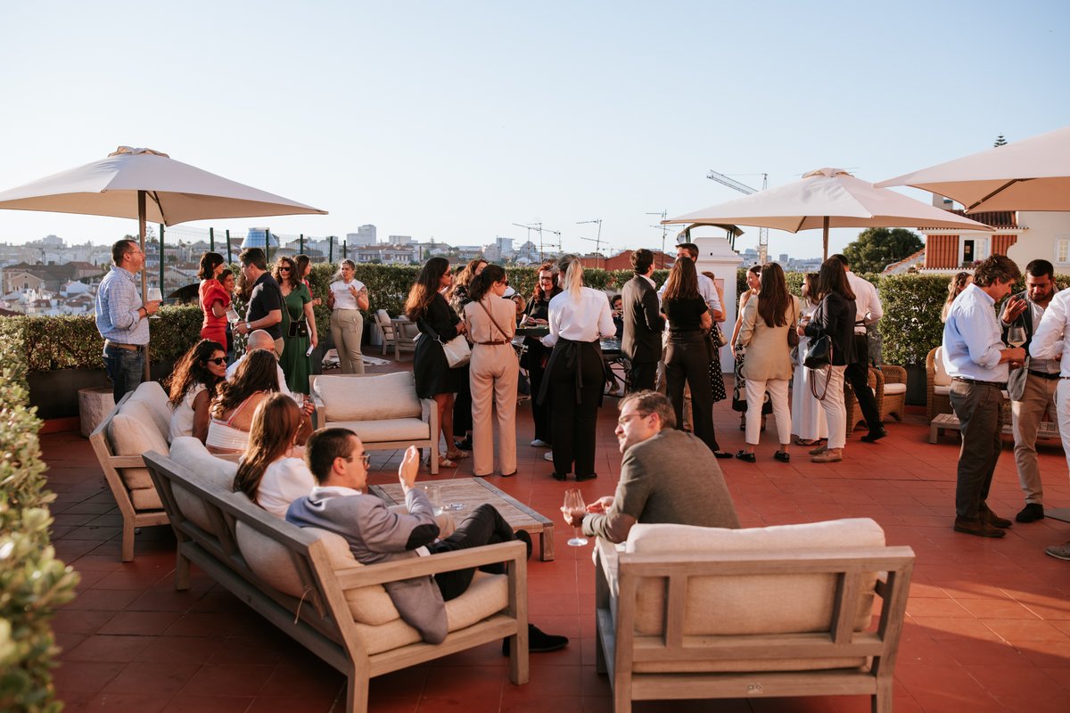 AIMGroupInt's tweet image. Midsummer Nights to Remember! 🌇🥂
What better time than pleasant summer evenings to celebrate #AIMPortugal 25th anniversary with an #AIMazing Party? 🎉✨
📸 Get caught up in the vibes of the moment with these snapshots! 
#SummerParty #MICE #EventsProfs