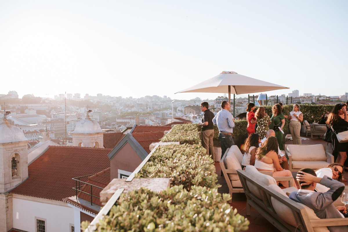 AIMGroupInt's tweet image. Midsummer Nights to Remember! 🌇🥂
What better time than pleasant summer evenings to celebrate #AIMPortugal 25th anniversary with an #AIMazing Party? 🎉✨
📸 Get caught up in the vibes of the moment with these snapshots! 
#SummerParty #MICE #EventsProfs