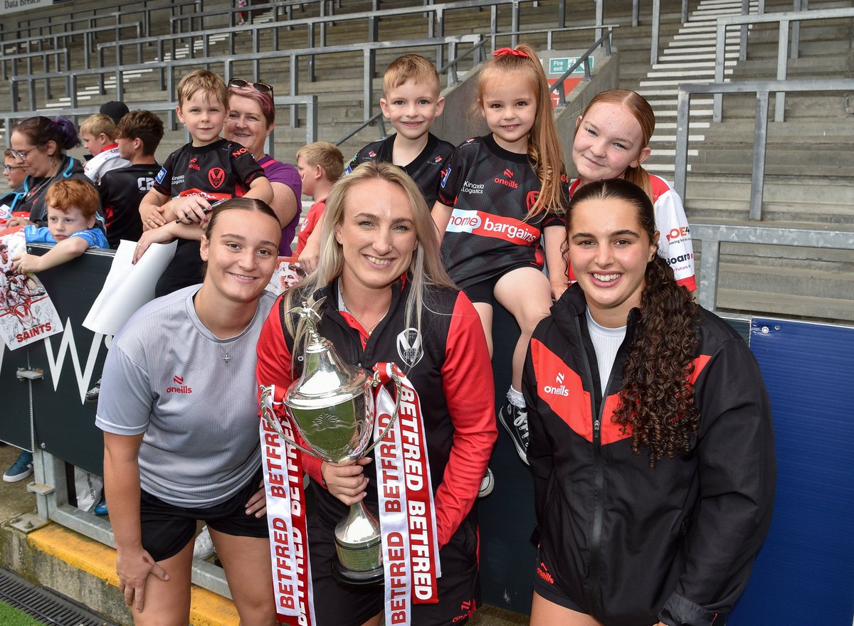 🙌 Great to see so many fans down at the 2024 Members Day yesterday!

<a href="/Jodie_cunny/">Jodie Cunningham</a>, <a href="/LuciMcColm/">LuciMcColm</a> and Beri Salihi were all in attendance alongside our <a href="/TheChallengeCup/">Betfred Challenge Cup</a> trophy!

📸 <a href="/plattyphoto/">Bernard Platt</a>

#COYS
