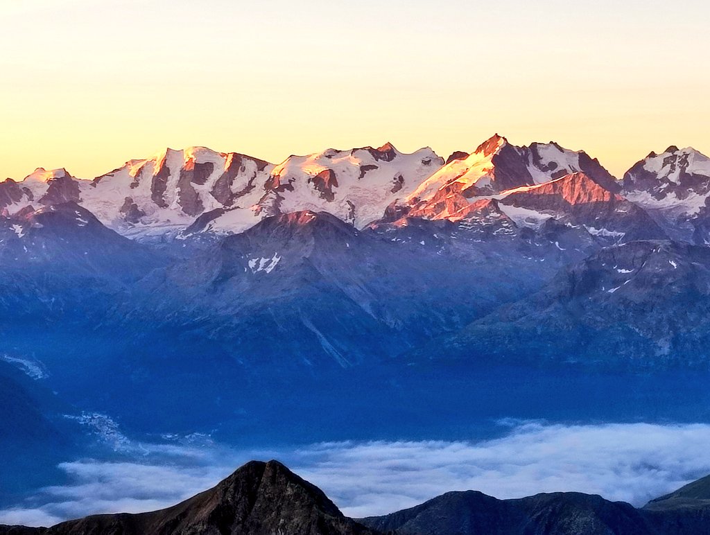 White mountains for how much longer?
Swiss #glaciers have transited into the phase of net loss for the year 2024 this weekend. Every additional warm day leads to unsustainable loss of glacier ice. Still several summer weeks ahead, bad news despite the good winter! Just too hot 🥵