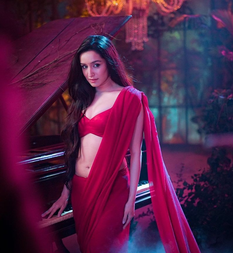 CinemaStar_'s tweet photo. Sharddha Or Alia ..❤️

#ShraddhaKapoor - Retweet 🔄 

#AliaBhatt - Like ❤️ https://t.co/aUGBSY0iM4