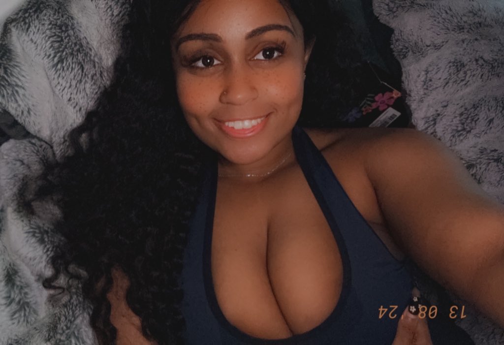 blackgurlkitty's tweet photo. What is missing In these photos? https://t.co/L0Itn37ABO