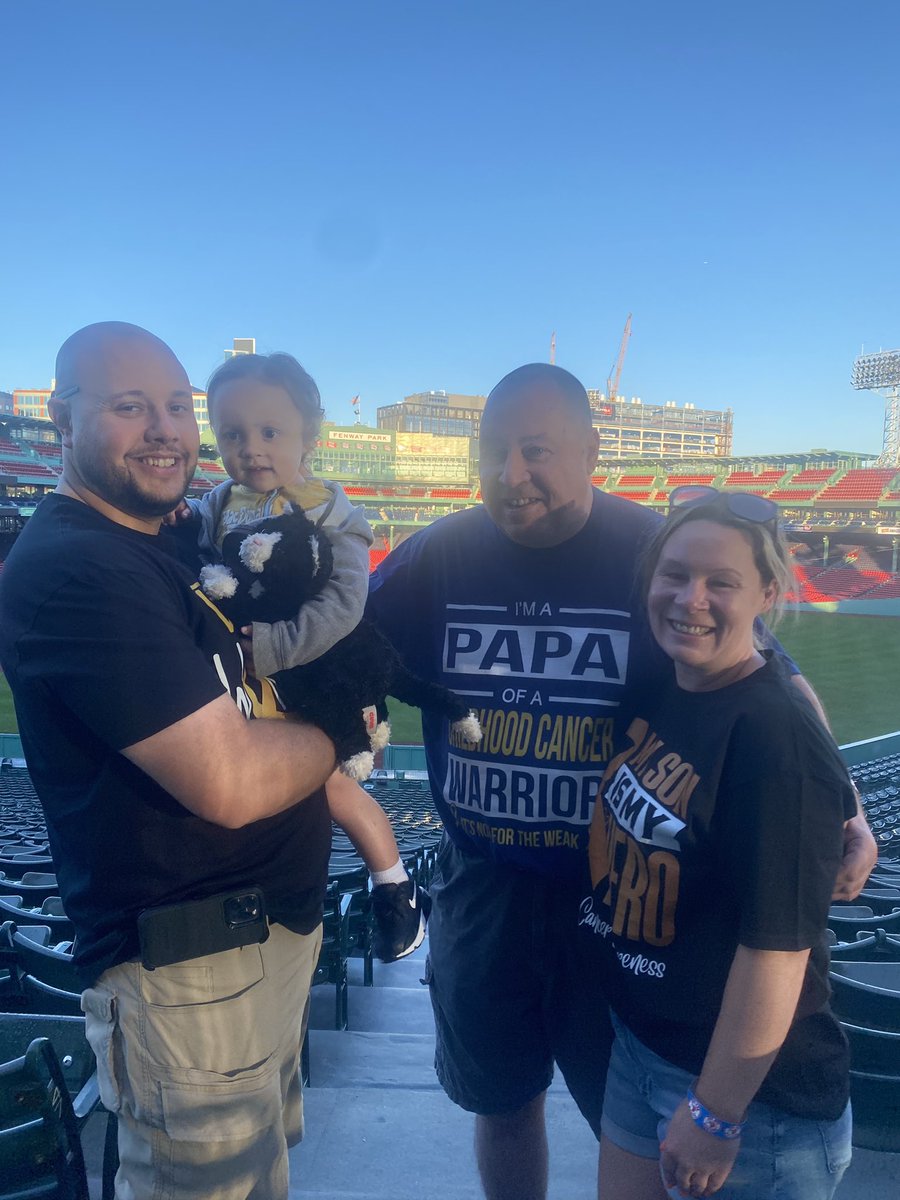 Vinny💛
When it’s your last day of treatment and you are the one who kicks off the <a href="/WEEI/">WEEI</a> <a href="/NESN/">NESN</a> Jimmy Fund Radio-Telethon
We love you Vinny…now time to get to <a href="/TheJimmyFund/">The Jimmy Fund</a> clinic for the celebration 💛🎊Let’s GO!
#Kcancer