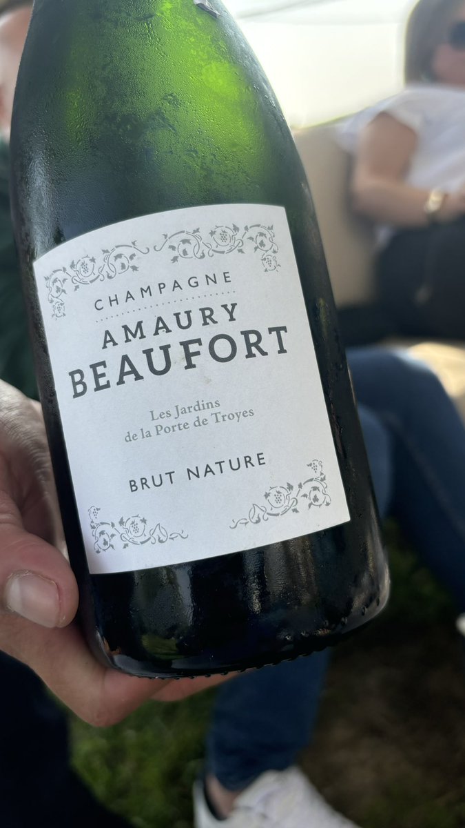 Petit fours y La enorme compañía de <a href="/sandrakilani/">Sandra</a> <a href="/JADuyos/">Juan Antonio Duyos</a> <a href="/Bernievinyes/">Saltimbanqui</a> <a href="/Sumillermurcia/">Sumiller Murcia</a> <a href="/jarote65/">Diego Cabrera</a> y <a href="/salsadechiles/">Carlos Maribona</a> que se unió a los cafés.
Un día maravilloso.