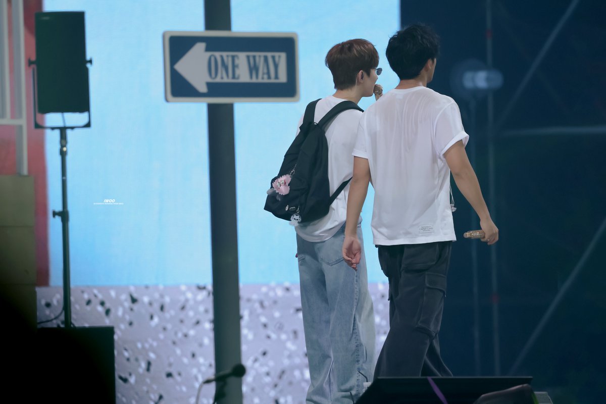 meaniehoon's tweet photo. "thank you for the love that doesn't make me feel lonely" 

💚💜 https://t.co/hiVblo8Tu3