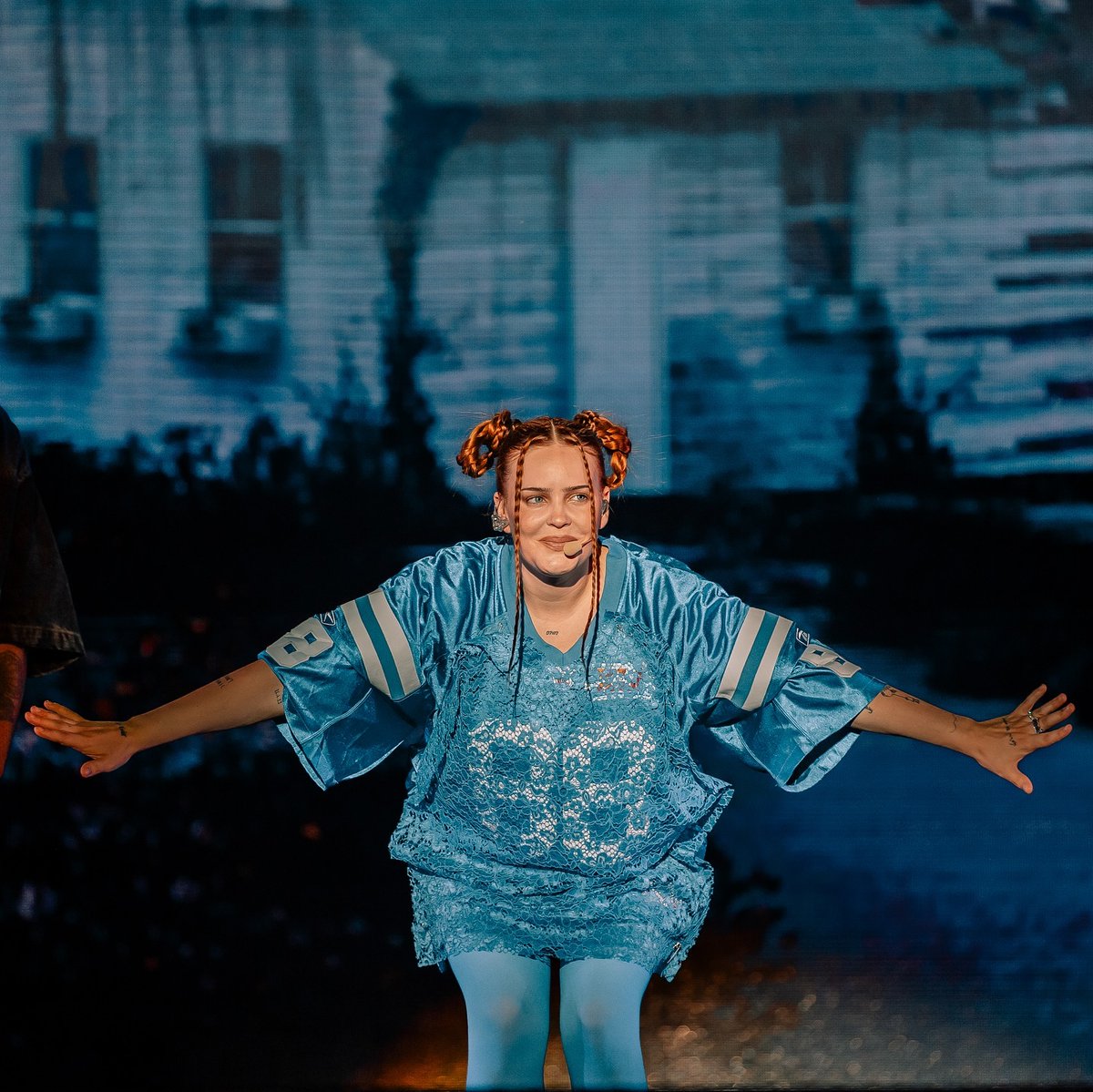 AnneMarie's tweet photo. Belgium I love you ❤️ Lokerse Feesten the last time I performed at this festival was 2017. It felt so good being back. 🙏🙏

📸 Mollie McKay https://t.co/By3d4EocUr