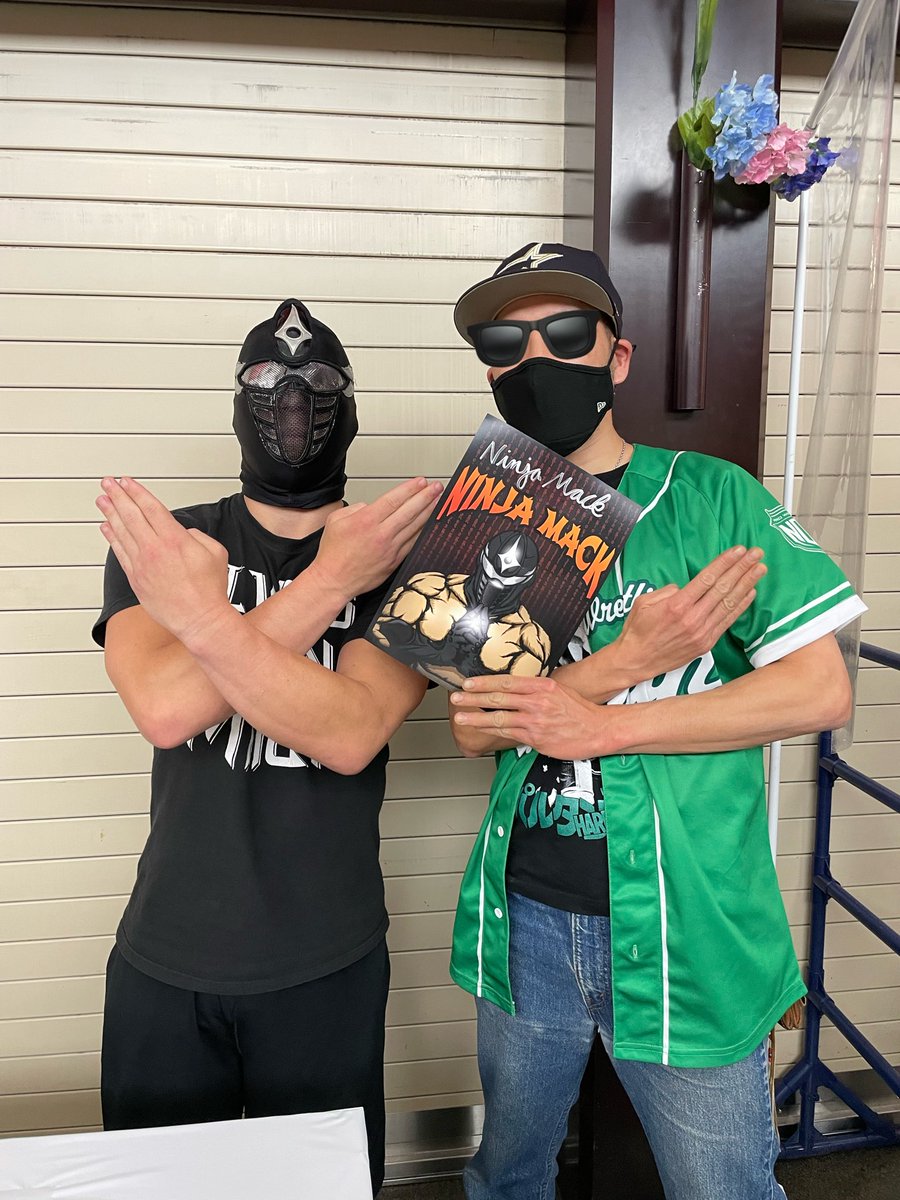 TACK59089236's tweet image. ニンジャマック選手には感謝しかなくて。

いきなり初参戦の両国で自分のイラストポトレで使われた時はビックリ恐縮で言葉出なかったなぁ😅
その後も他のイラストも使ってくれたり。
応援する余りに知識も無いのにマスク作ってみたりとかね😅😅
沢山の思い出をありがとう！
#NinjaMack