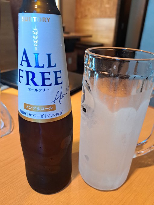 友達と焼肉行って花火してきた!
写真に写ってるのは友達の手です📸✋笑
私は運転なのでノンアルコールで乾杯!

たのしかったー!
ありがとねー! 