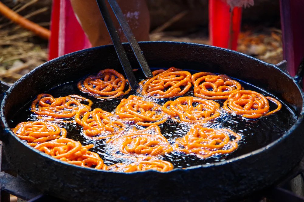 VertigoWarrior's tweet photo. Thread of the most delicious and popular sweet dishes in India🧵
1. Jalebi https://t.co/VTOy8GSShp