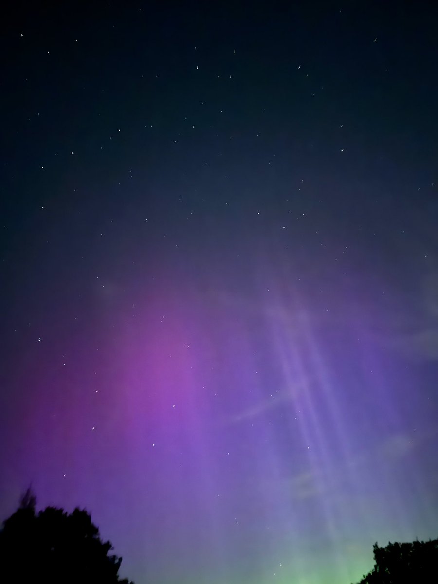SafaChogule's tweet photo. Northern lights in Durham! https://t.co/NqHzsEw1Nx
