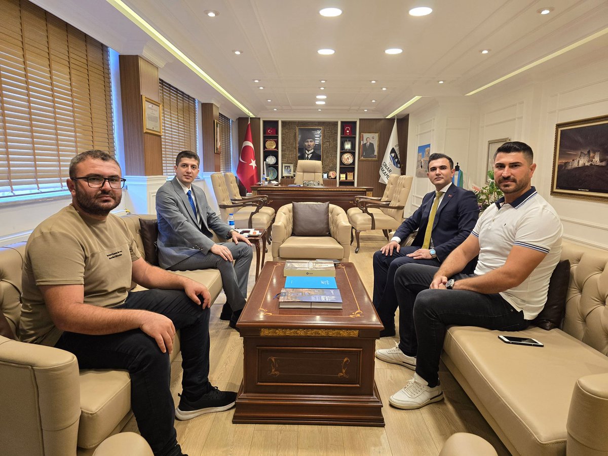 cinarkaymakamlk's tweet photo. Diyarbakır Cumhuriyet Savcısı Mekin DELİL ve beraberindeki heyet Kaymakamımız Sayın Zikrullah ERDOĞAN’a hayırlı olsun ziyaretinde bulundu.

Kaymakamımız, nazik ziyaretlerinden ötürü kendilerine teşekkür etti.
@tcicisleri @dbakirvalilik @vali_zorluoglu https://t.co/Dr4pRB2QJw