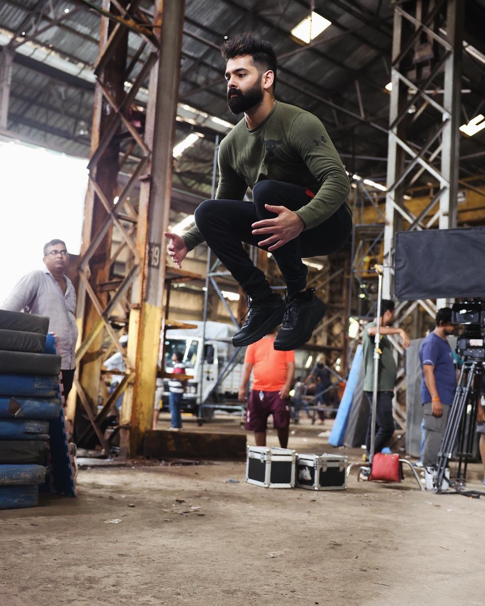 ramsayz's tweet photo. BTS - with the Guns &amp; Goons..
See you all soon on the BIG Screen!

#DoubleiSmart on the 15th of Aug. https://t.co/lkUOKngKS9