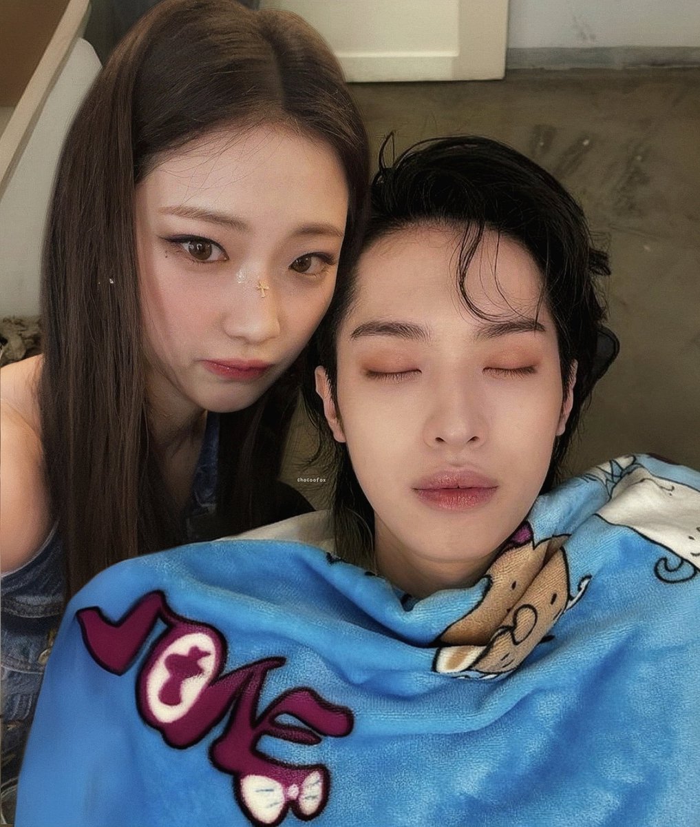#kagurion pacarku lagi tidur dan aku foto di sebelahnya