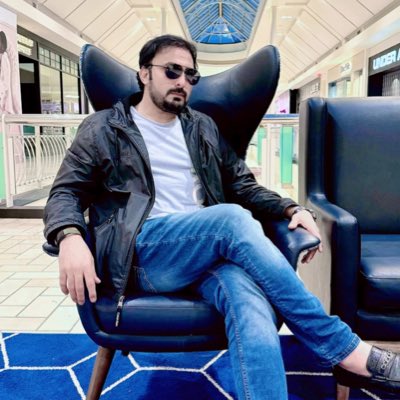 MisalOrakzai's tweet photo. منزلیں لاکھ کٹھن آئیں گزر جاؤں گا 
حوصلہ ہار کے بیٹھوں گا تو مر جاؤں گا 

در بدر ہونے سے پہلے کبھی سوچا بھی نہ تھا 
گھر مجھے راس نہ آیا تو کدھر جاؤں گا 

لاکھ روکیں یہ اندھیرے مرا رستہ لیکن 
میں جدھر روشنی جائے گی ادھر جاؤں گا 

#Profile_Pic https://t.co/0vJmiTAcBi