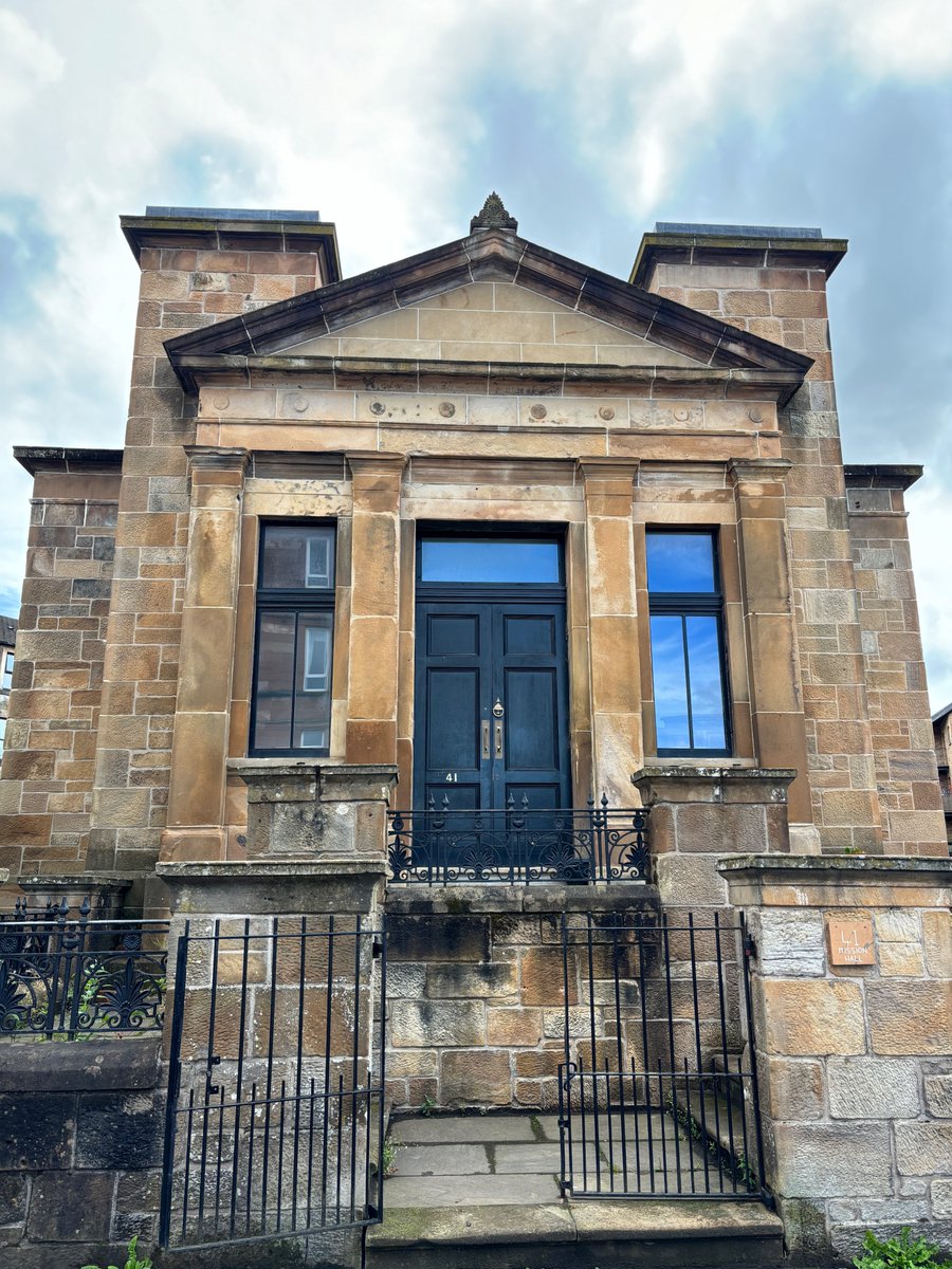 tours_talk's tweet image. Passed by there yesterday and it&apos;s looking great (now decoupled from the car showroom!). The MacKissack Strathbungo Church looks good as well and #retrofirst @AilsaBoyd