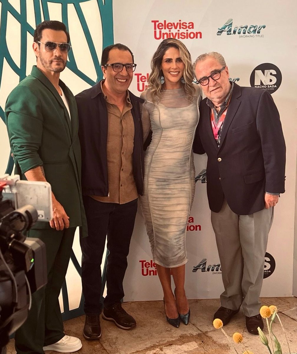 Rimma79159841's tweet photo. Via #instagram @davidzepeda1

Se viene un gran historia Gracias Sr. @jovenignacito @antonioarvizuv y feliz de compartir contigo guerida @evacedenor.

..........

Que buena noticia !!
👏👏👏Felicidades!!😍❤️
#miactorfavorito🥰 #teadoro

#davidzepeda #zepedafans
#familyzepeda #Amar https://t.co/yXgs5aVXij