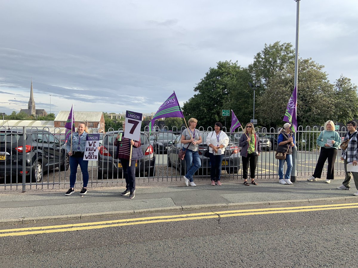 LindsayNorthWe1's tweet photo. Day 5/5 of Social Care Support Officer strike in Lancashire. Working at Grade 7 but paid Grade 6. @LancashireCC need to pay up. #SCSOstrike #Lancashire #unison https://t.co/qc4HPdBcMU