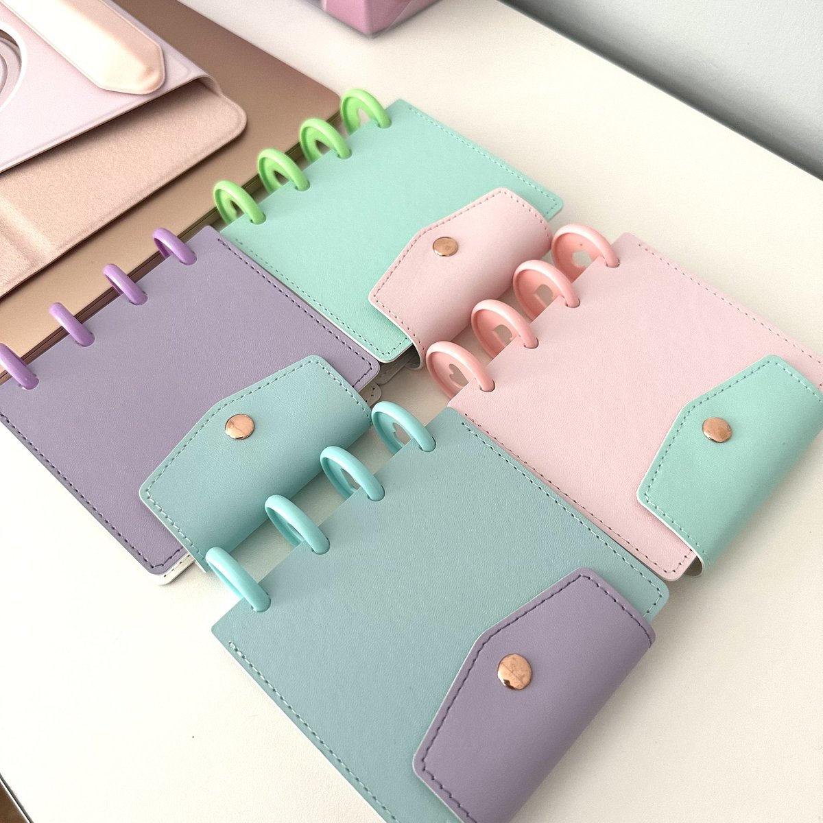 bymoirag's tweet photo. ⁺ .  ✧ ˚ ☁️ wts lfb ph ‘’ 
   🪞 Pastel 1p Collbook

    εїз : #bymoirag  
           ₱300
          
♡ pink, green, purple, blue
♡ 67mm x 92mm PP Sleeves
♡ 40pockets
♡ can fit small ducky toploader &amp; double sleeves 

‘’ dm/reply to order ! 𓂃༞♡ https://t.co/TmeSjbmdj2