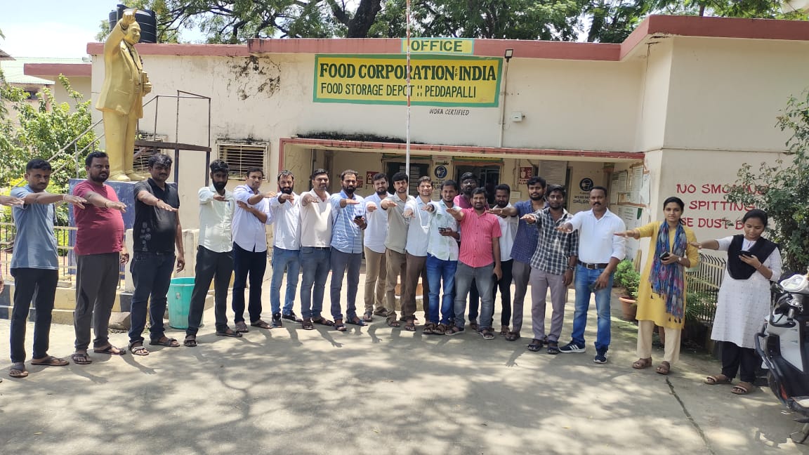 Pledge taken on "Nasha Mukt Bharat Abhiyaan" conducted at FCI,FSD,Peddapalli on 12.08.2024